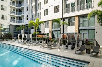 virelli apartments upscale king suite in the heart of orlando w pool