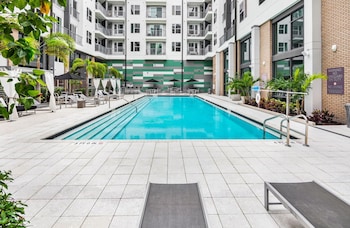 virelli apartments upscale king suite in the heart of orlando w pool
