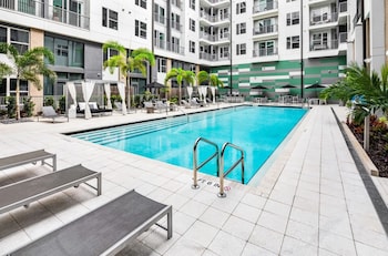 virelli apartments upscale king suite in the heart of orlando w pool