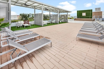 virelli apartments upscale king suite in the heart of orlando w pool