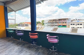 roxx social hostel cafe and bistro