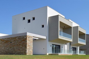 Oikoi - Luxury Suites & Maisonettes,,4 star