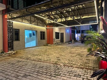 Grand Lynks Apartment,,5 star