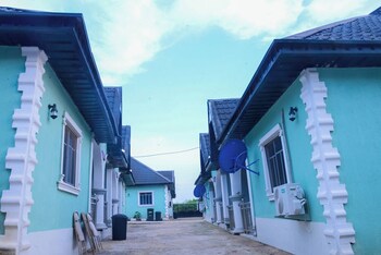 Four Crowns Serviced Apartment,,5 star