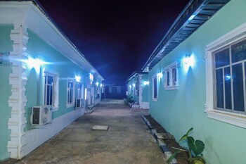 Four Crowns Serviced Apartment,,5 star