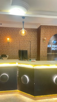 six diamond hotel opebi