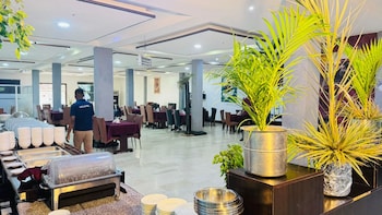 six diamond hotel opebi