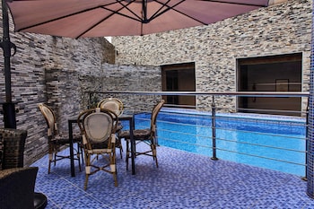 six diamond hotel opebi