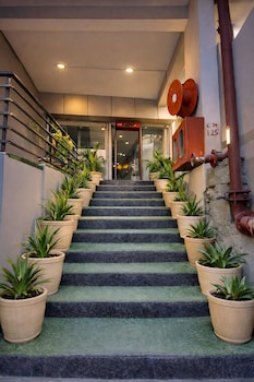 mauryan elite hotel vasant kunj