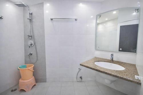 mauryan elite hotel vasant kunj