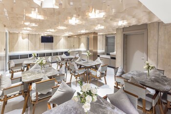 Tide Hotels And Resorts,,4 star