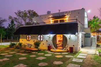 alaya stays khade farms 4bhk petfriendly