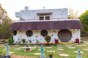 alaya stays khade farms 4bhk petfriendly