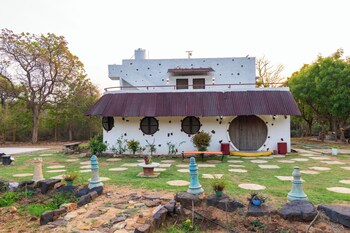 alaya stays khade farms 4bhk petfriendly