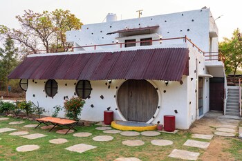 alaya stays khade farms 4bhk petfriendly