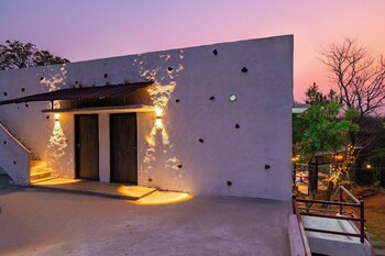 alaya stays khade farms 4bhk petfriendly