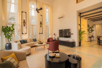 elivaas yashgeet 4 bhk villa with pool