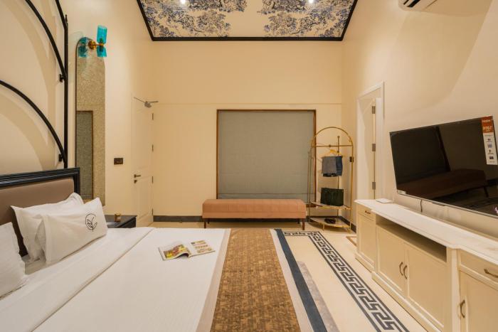 elivaas yashgeet 4 bhk villa with pool