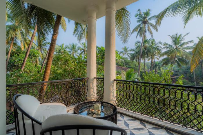 elivaas yashgeet 4 bhk villa with pool