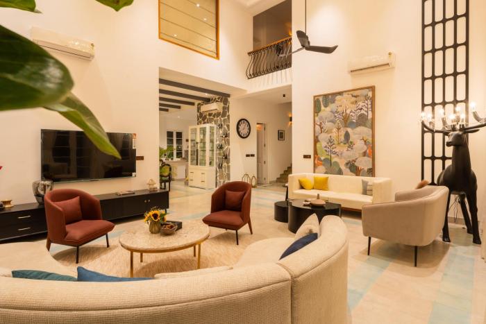elivaas yashgeet 4 bhk villa with pool