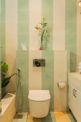 elivaas yashgeet 4 bhk villa with pool