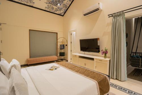 elivaas yashgeet 4 bhk villa with pool