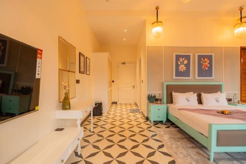 elivaas yashgeet 4 bhk villa with pool