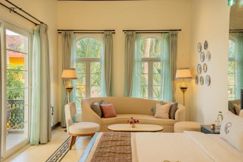 elivaas yashgeet 4 bhk villa with pool