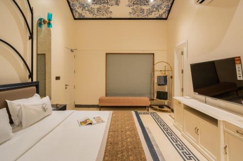elivaas yashgeet 4 bhk villa with pool