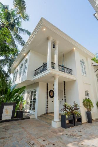 elivaas yashgeet 4 bhk villa with pool