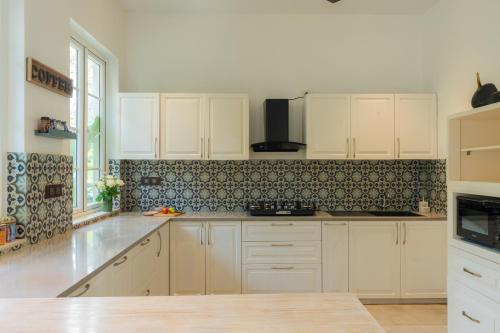 elivaas yashgeet 4 bhk villa with pool