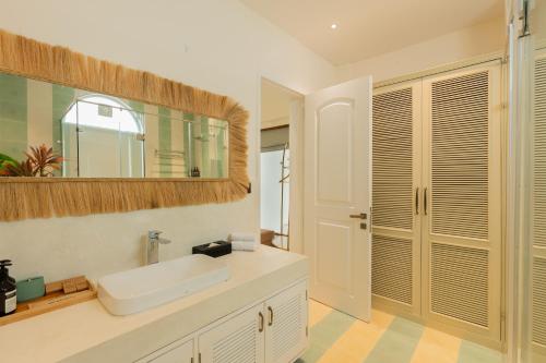 elivaas yashgeet 4 bhk villa with pool
