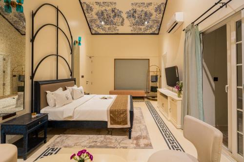 elivaas yashgeet 4 bhk villa with pool