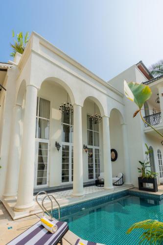 elivaas yashgeet 4 bhk villa with pool