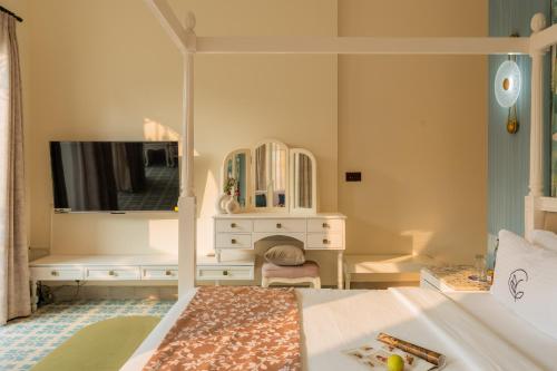 elivaas yashgeet 4 bhk villa with pool