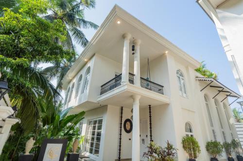 elivaas yashgeet 4 bhk villa with pool