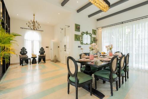 elivaas yashgeet 4 bhk villa with pool