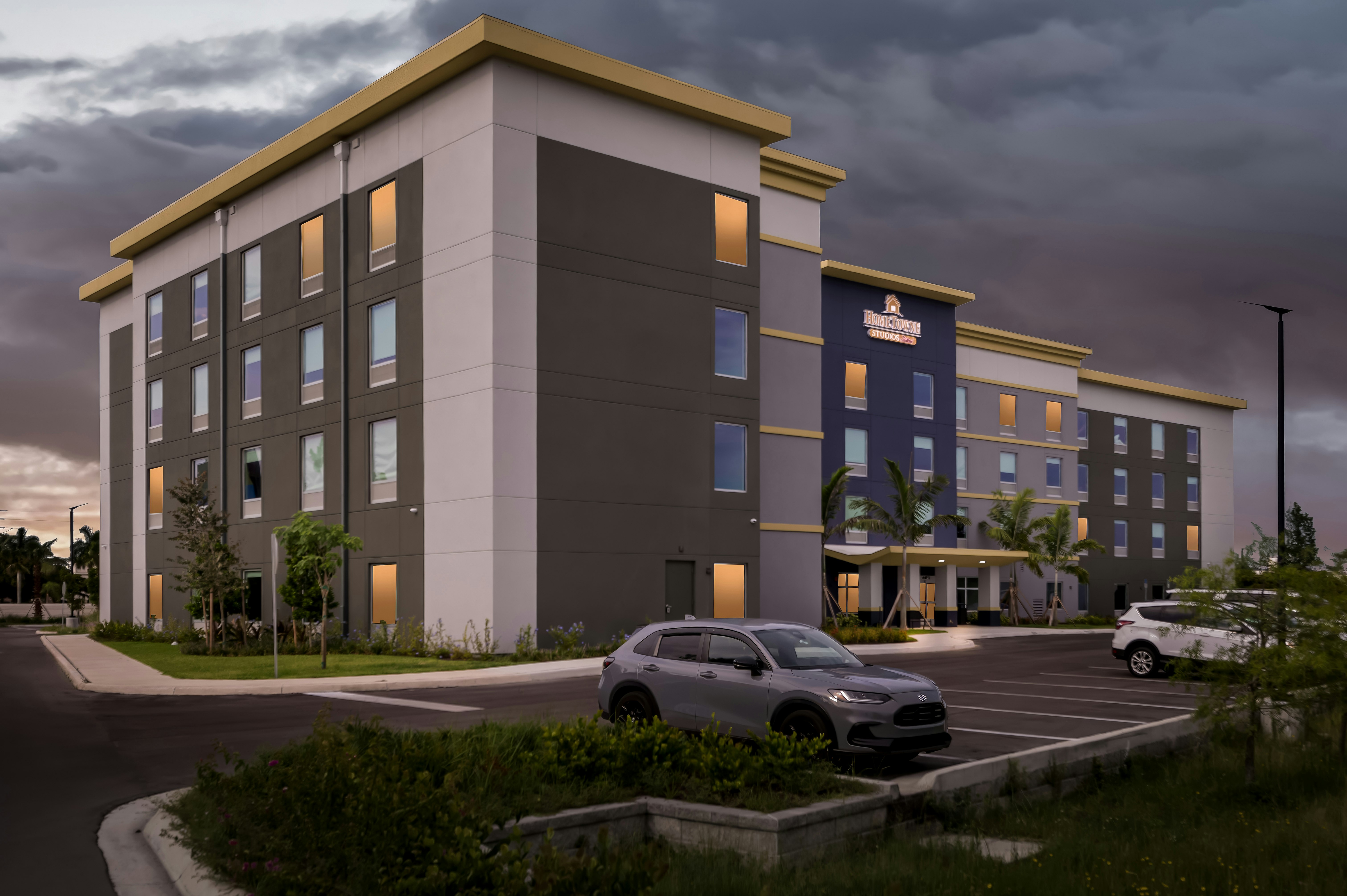 hometowne studios by red roof fort myers