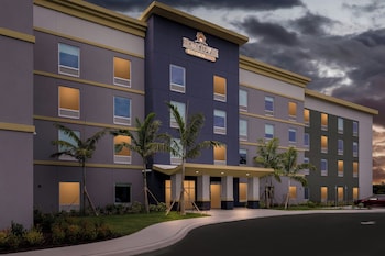 hometowne studios by red roof fort myers