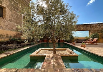 Castillo De Corvinos,,3 star