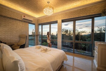 regis by ritz imago mall loft b