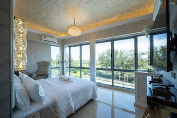 regis by ritz imago mall loft b