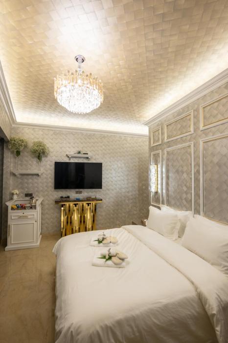 regis by ritz imago mall loft b