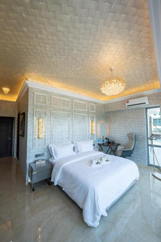 regis by ritz imago mall loft b