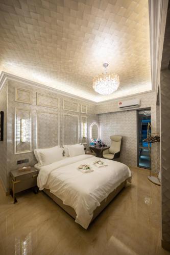 regis by ritz imago mall loft b