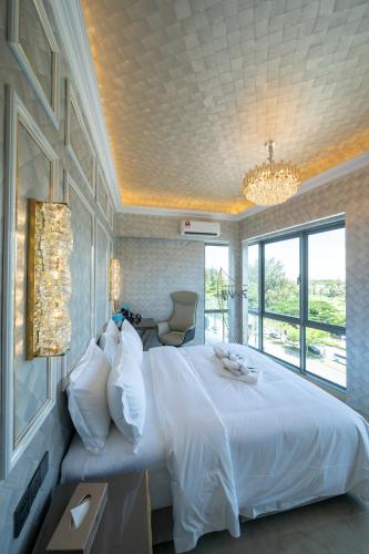regis by ritz imago mall loft b
