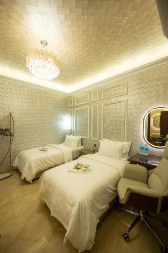 regis by ritz imago mall loft b