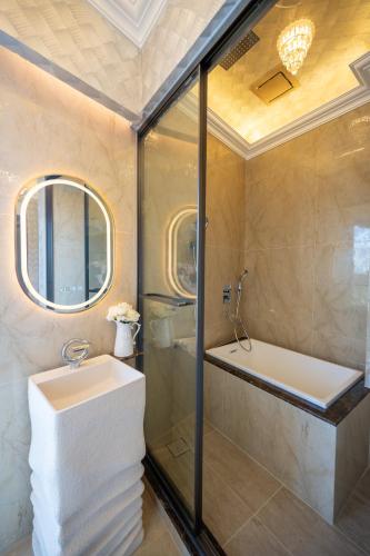 regis by ritz imago mall loft b