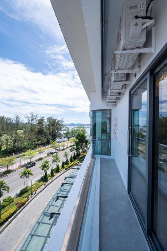 regis by ritz imago mall loft b