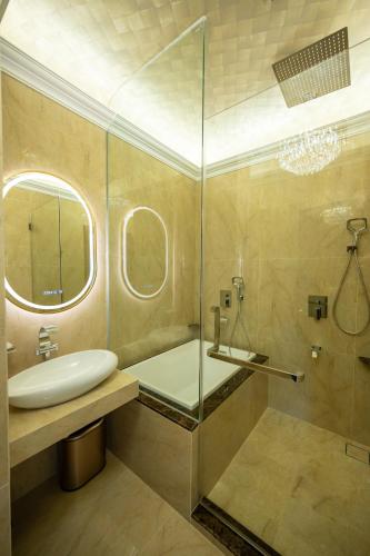 regis by ritz imago mall loft b
